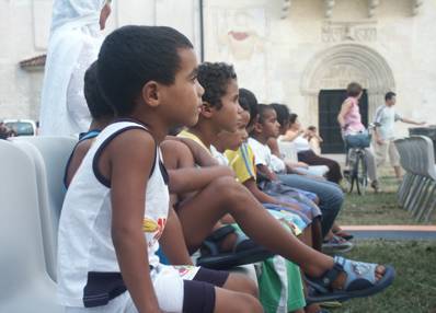 Bambini Saharawi al concerto dei Caramel a Spilimbergo (luglio 2006)